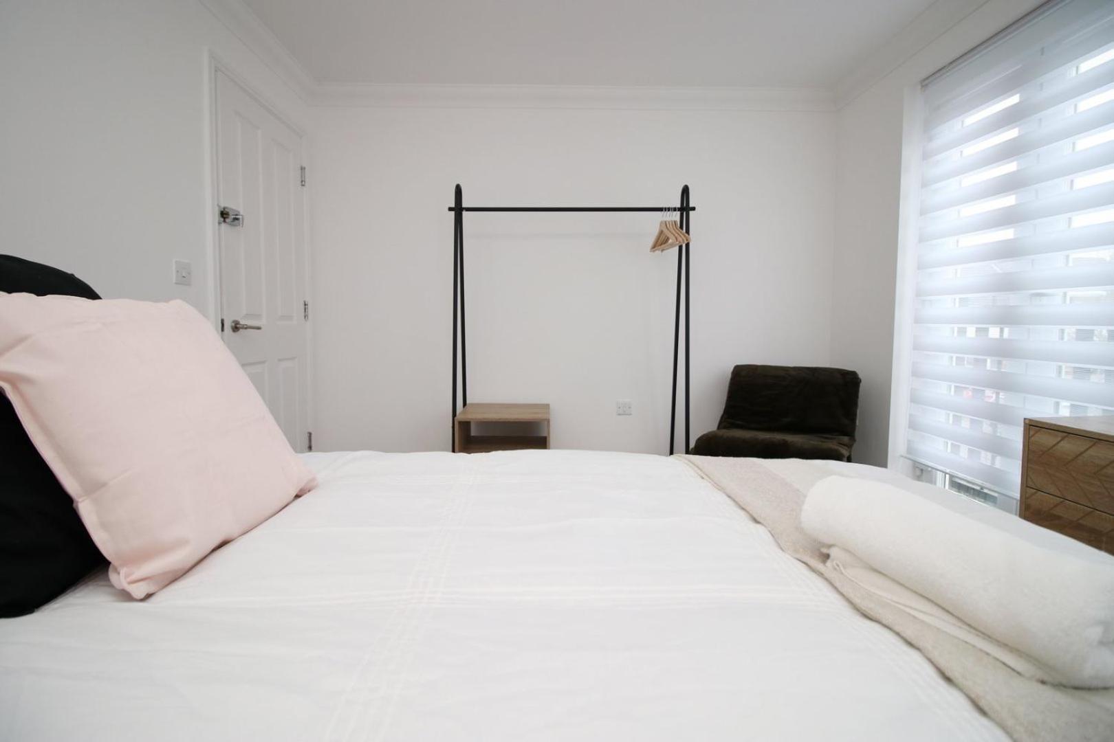 Spacious 5 Bedroom | With Fenced Backyard ニューポート エクステリア 写真