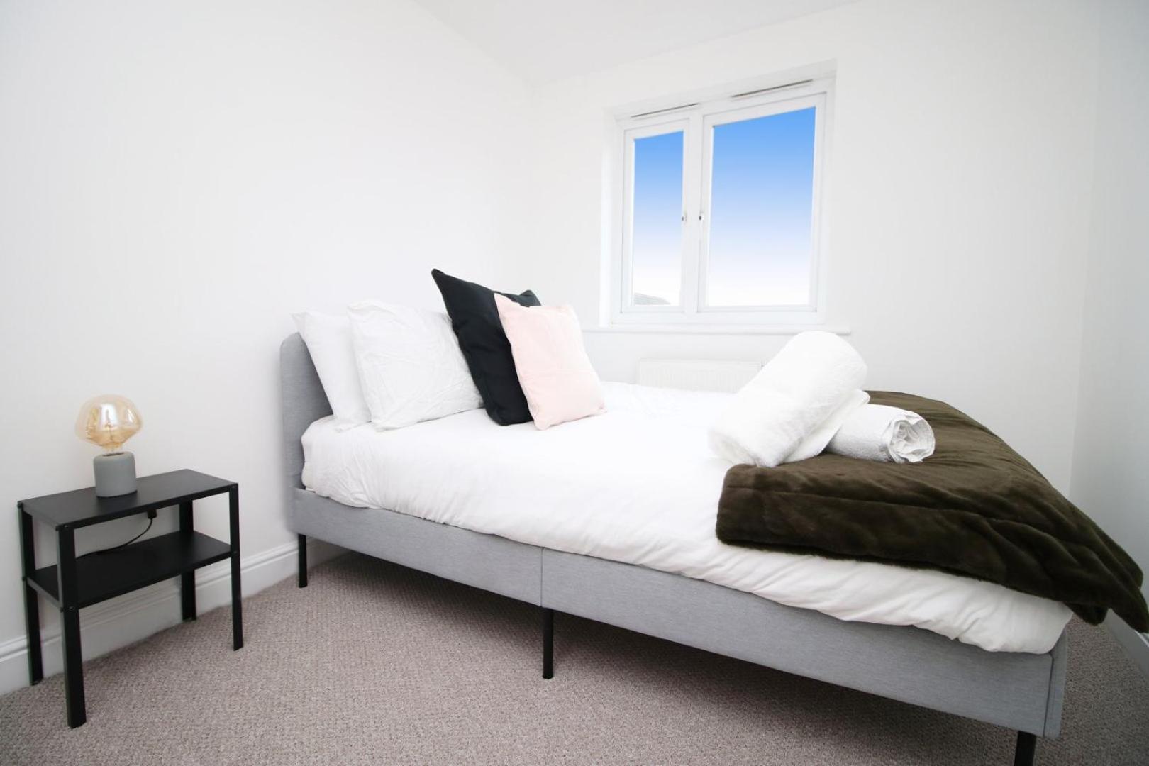 Spacious 5 Bedroom | With Fenced Backyard ニューポート エクステリア 写真